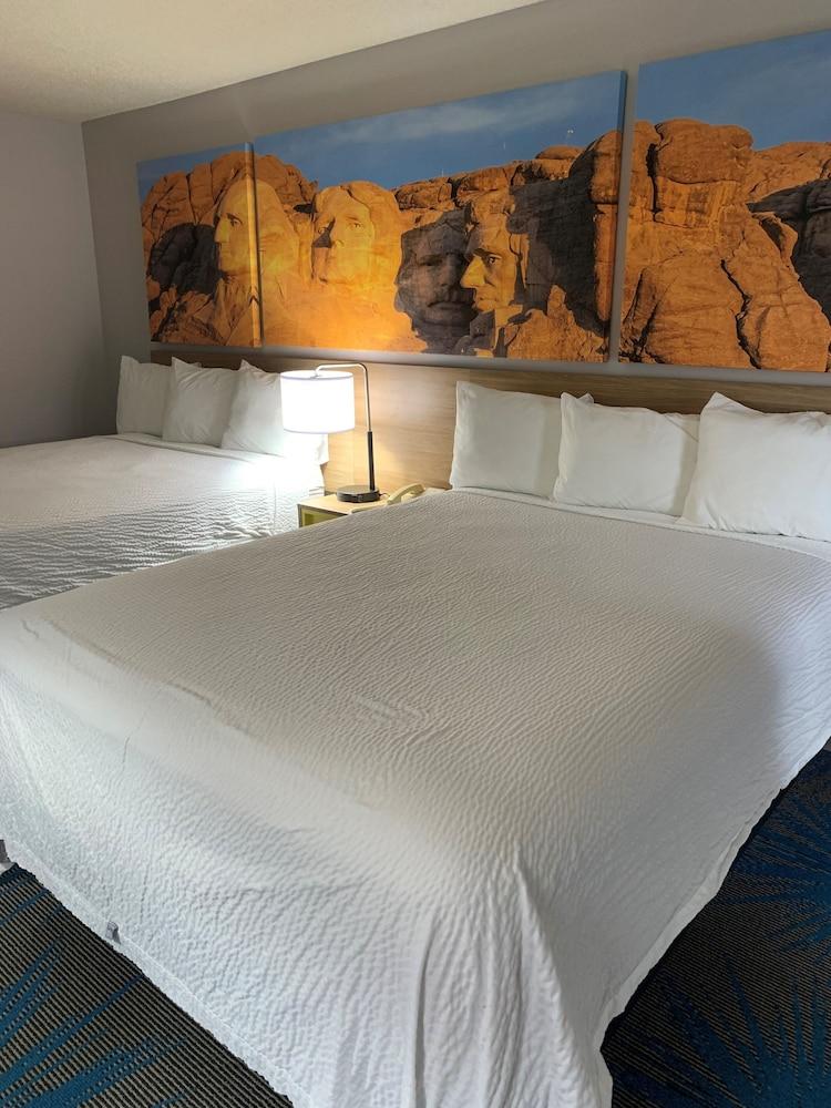 Days Inn by Wyndham Custer