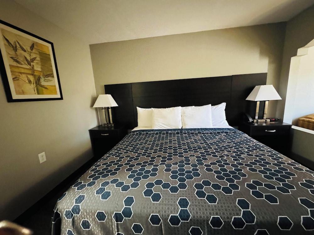 Econo Lodge Inn & Suites Centerville