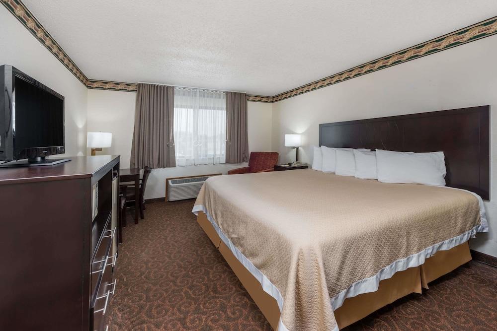 Days Inn by Wyndham Mexico