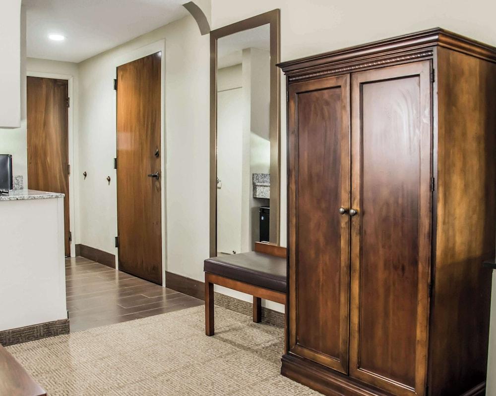 Comfort Suites University - Research Park