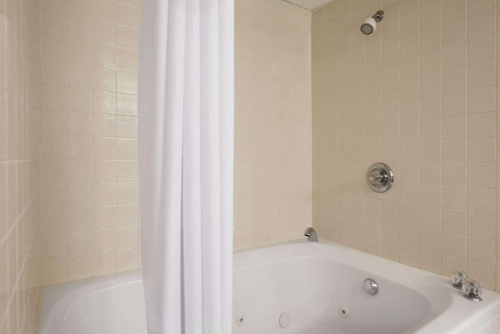 Days Inn by Wyndham Grayling