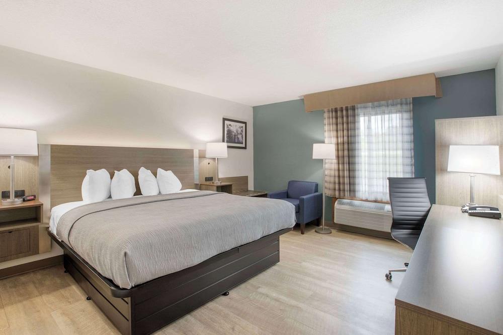 Quality Inn Newton at I-80