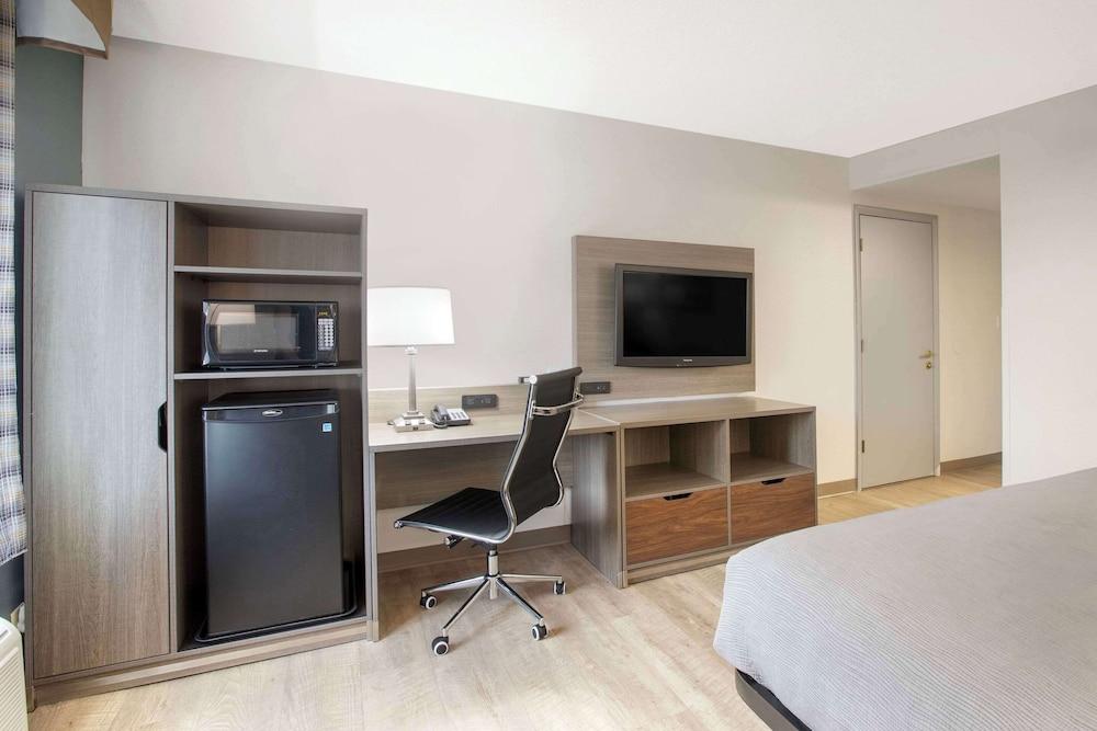 Quality Inn Newton at I-80