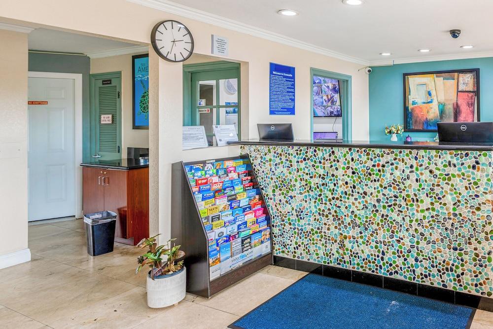 Hotel Avenida - Oceanside Camp Pendleton