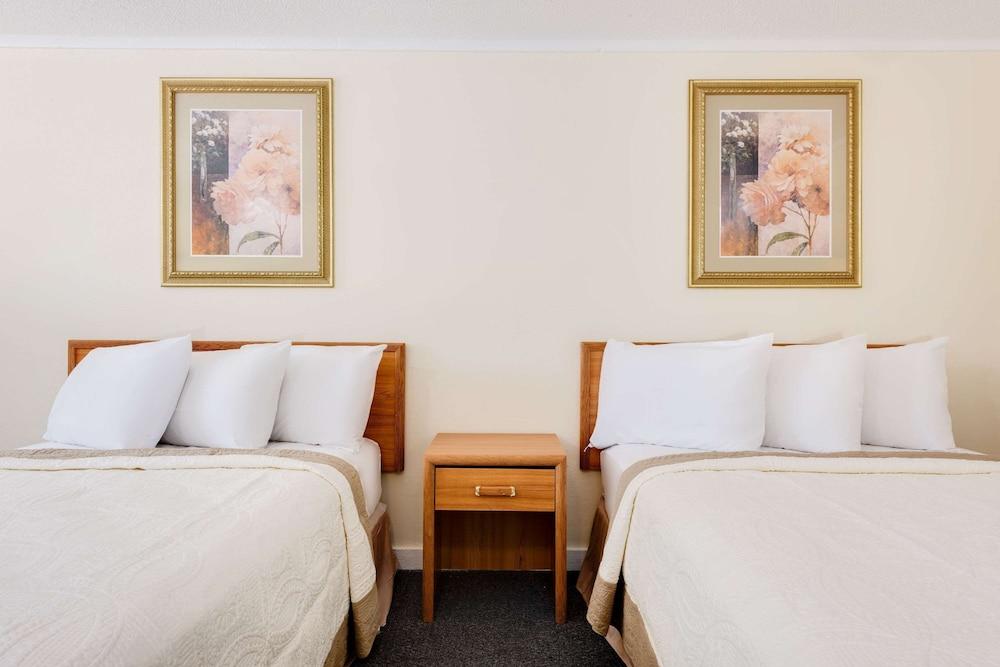 Knights Inn Macedonia