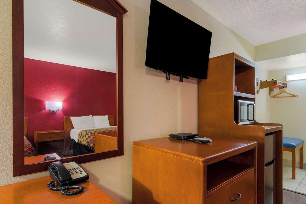 Econo Lodge Goldsboro Hwy 70