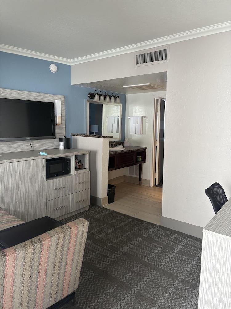 SureStay InnSuites Phoenix Hotel & Suites by Best Western