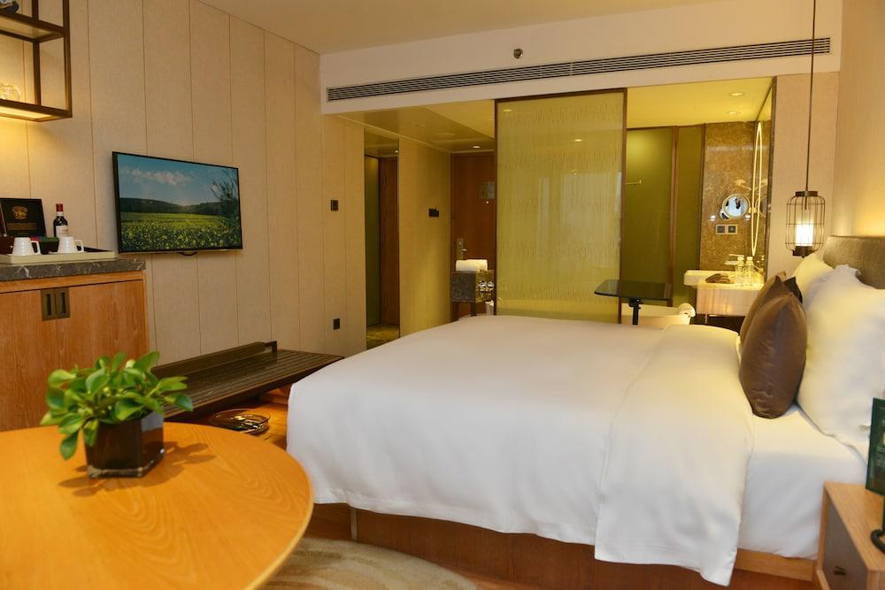The Garden Hotel Guangzhou - Discover 26 cultural treasures with hotel Golden Tour Guide