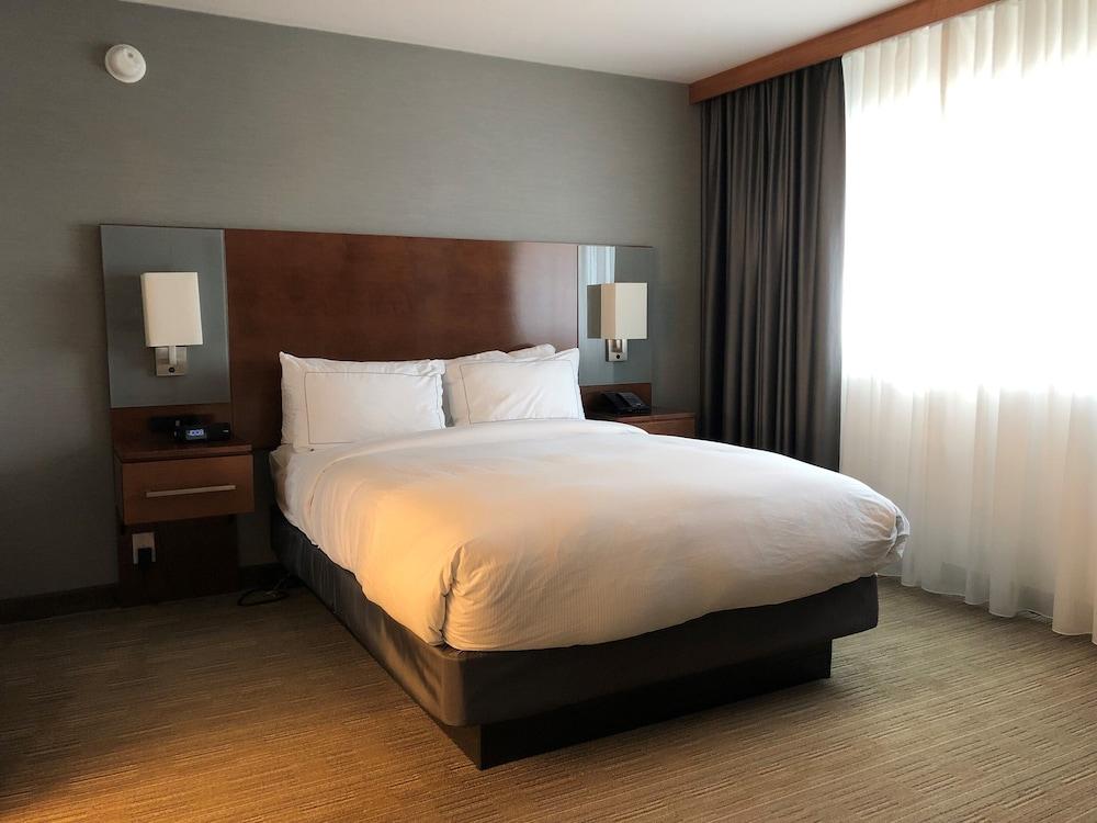 DoubleTree by Hilton Omaha Southwest