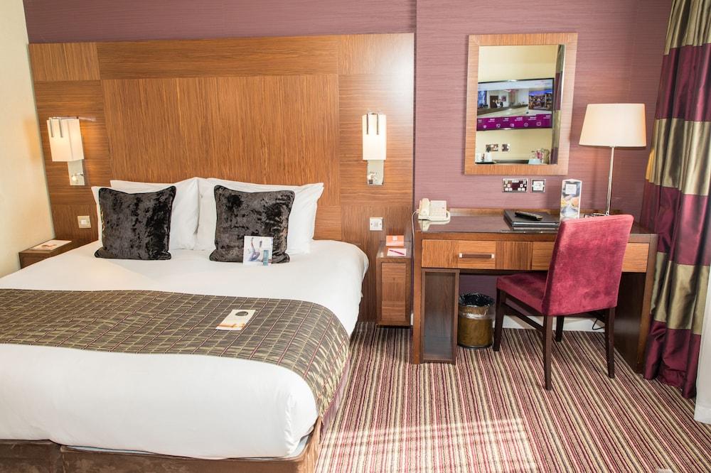 Crowne Plaza London- Gatwick Airport by IHG