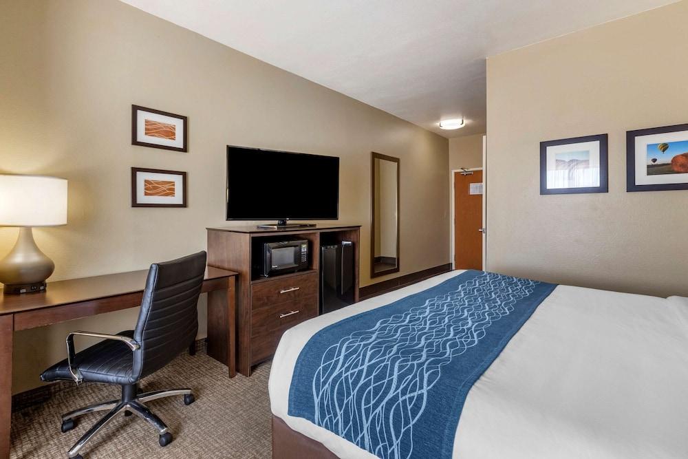 Comfort Inn & Suites Waterloo - Cedar Falls