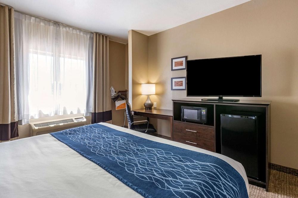 Comfort Inn & Suites Waterloo - Cedar Falls