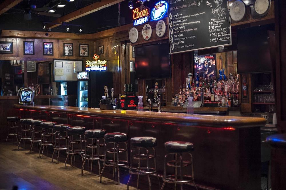 Express Inn & Suites