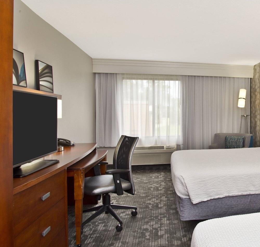 Courtyard by Marriott Gulfport Beachfront