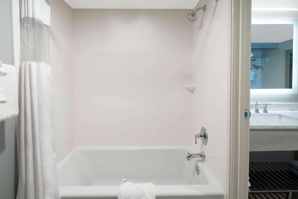 Ramada by Wyndham Burbank Airport