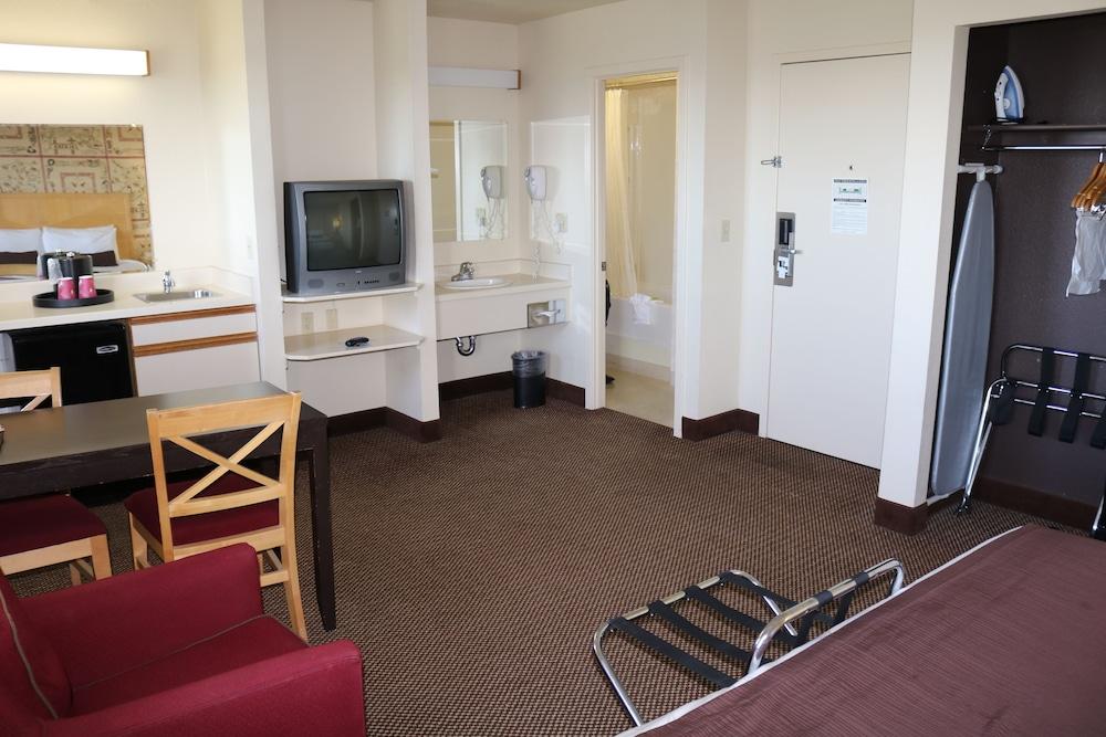 Inlet Tower Hotel And Suites