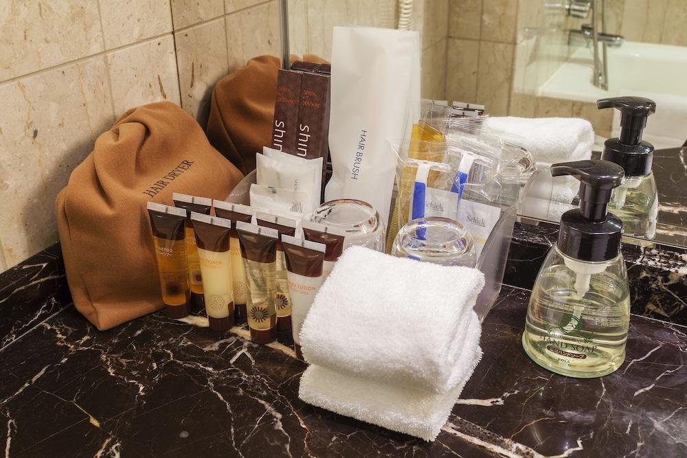 Kobe Bay Sheraton Hotel & Towers