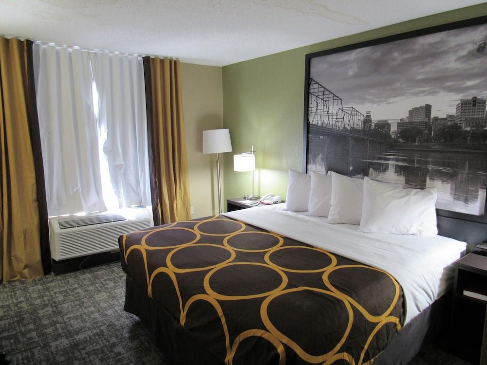 Super 8 by Wyndham New Cumberland