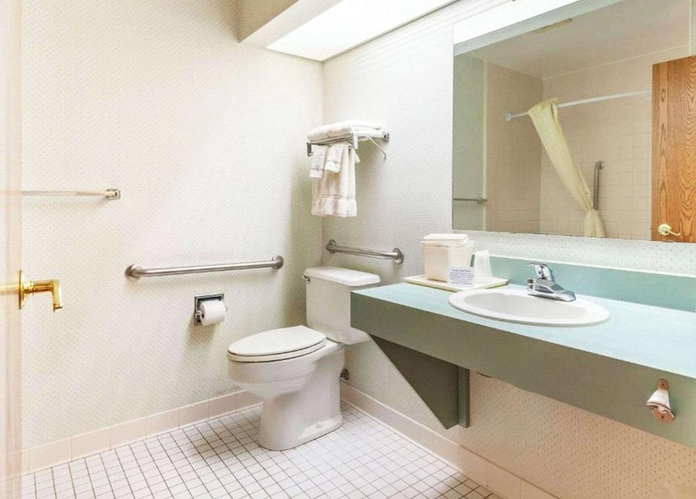 Econo Lodge Wausau - Rothschild