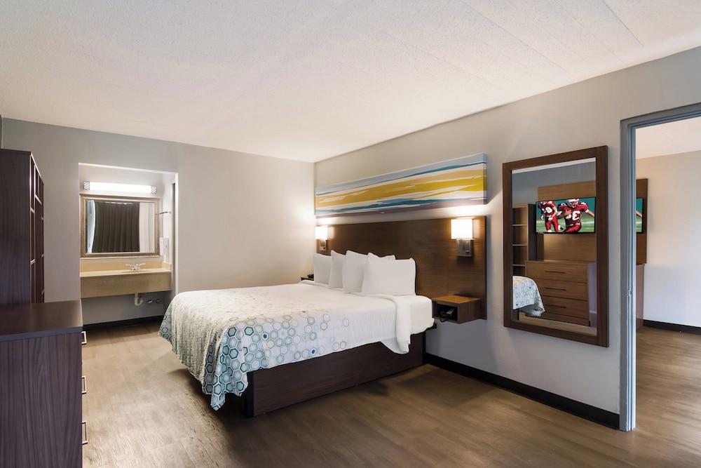 HomeTowne Studios By Red Roof Vero Beach - I-95