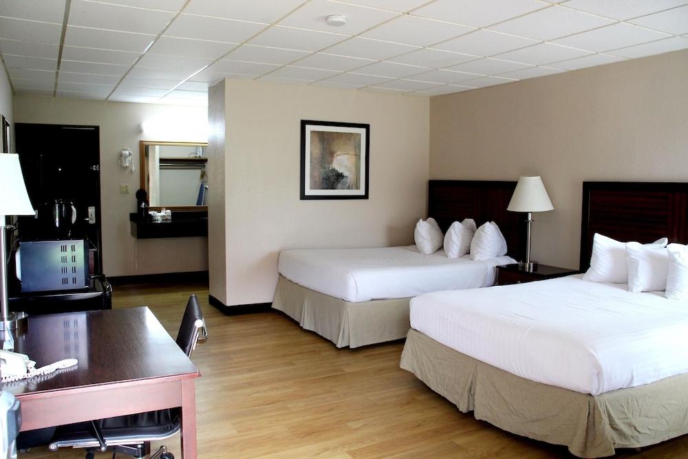 Rodeway Inn McPherson East