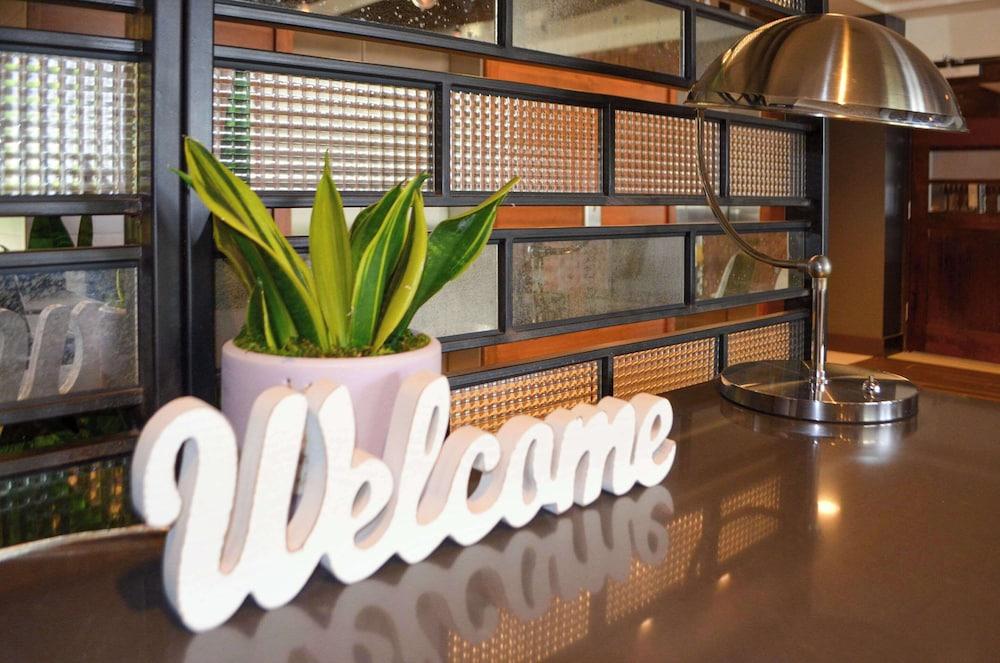 Radisson Hotel Detroit Metro Airport