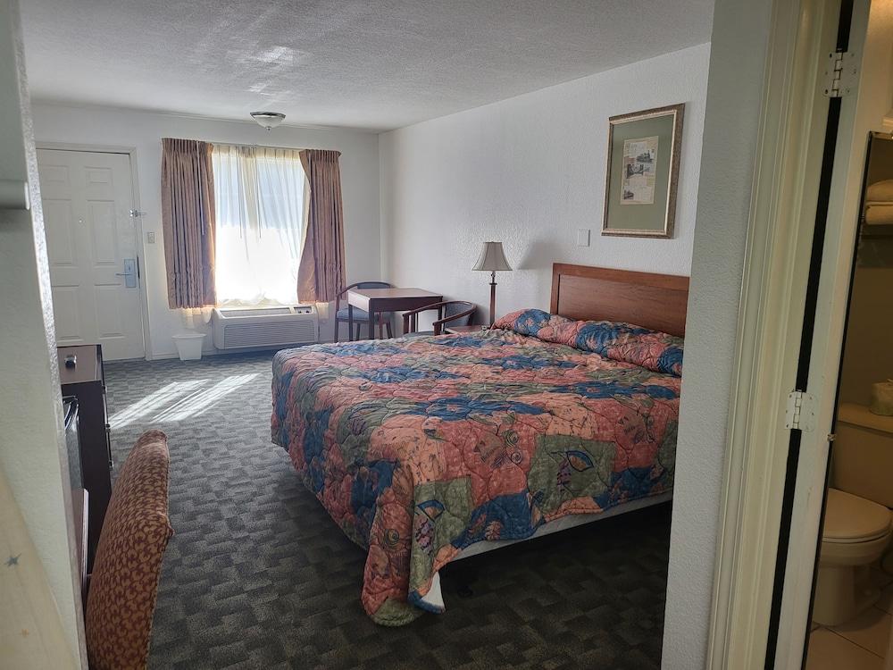 Blue Ribbon Inn and Suites