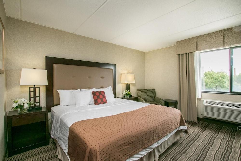 Mankato City Center Hotel