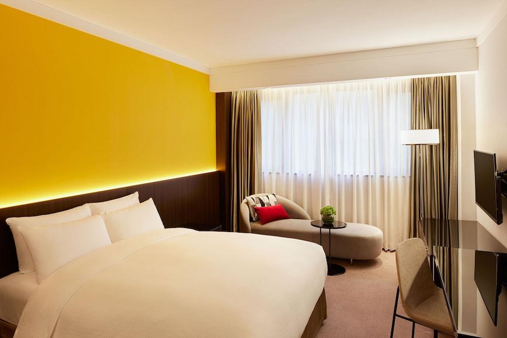 Prince, Marco Polo Hotel