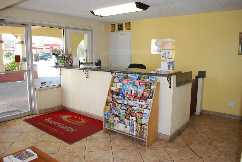 Econo Lodge San Marcos University Area
