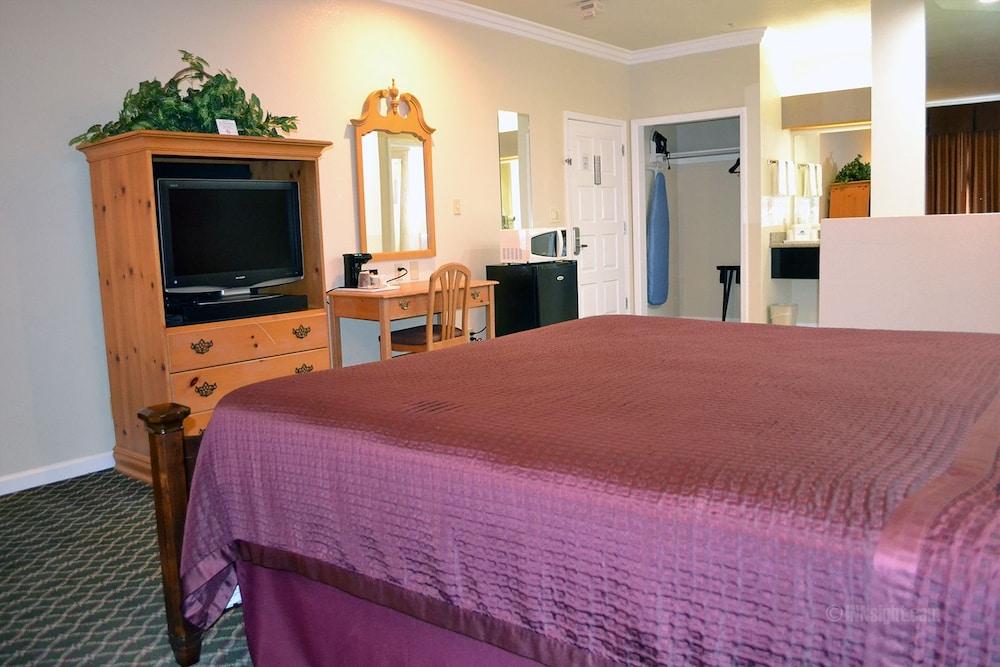 The Miramar Inn & Suites