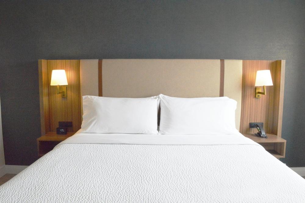 Holiday Inn & Suites Winnipeg Downtown by IHG