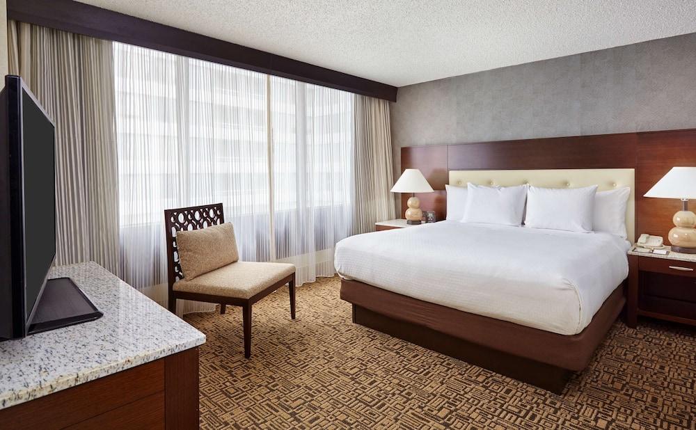 DoubleTree by Hilton Washington DC - Crystal City