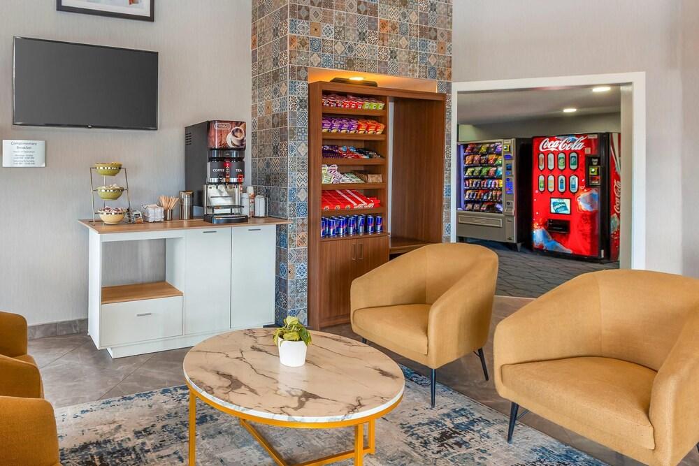 Quality Suites Whitby