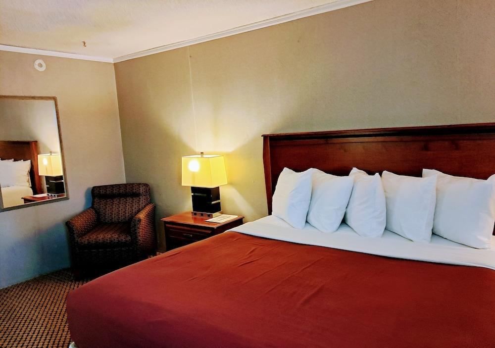 National 9 Casper - Showboat