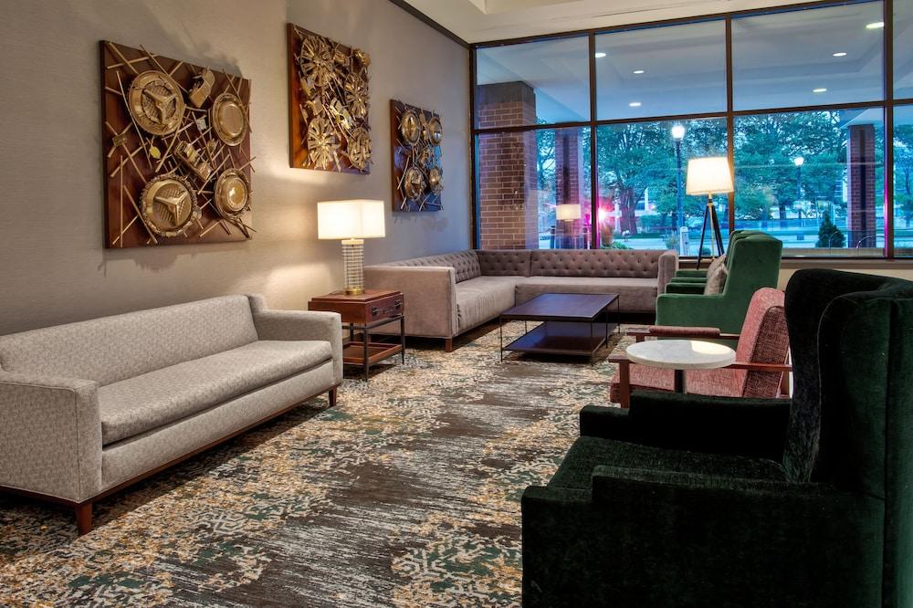 DoubleTree by Hilton Lansing