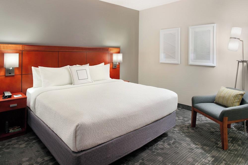 Courtyard by Marriott Raleigh/Cary