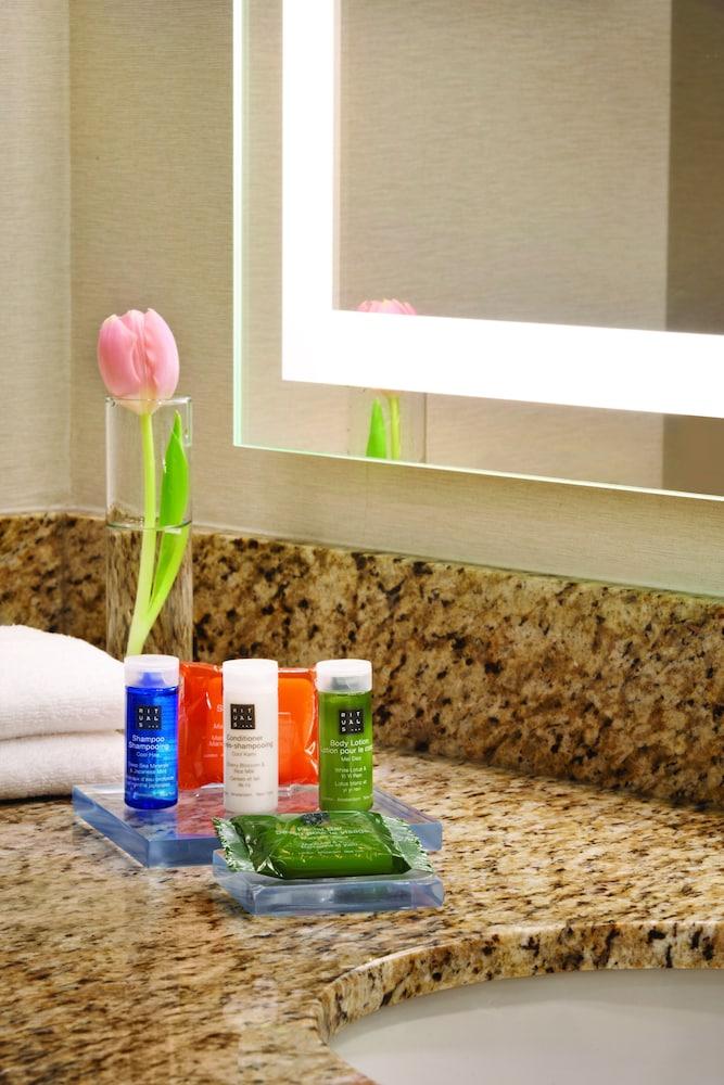 Radisson Hotel Vancouver Airport