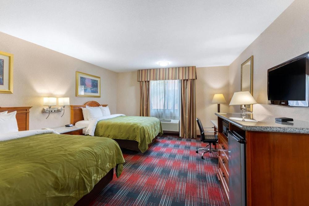Quality Inn & Suites Oceanside near Camp Pendleton