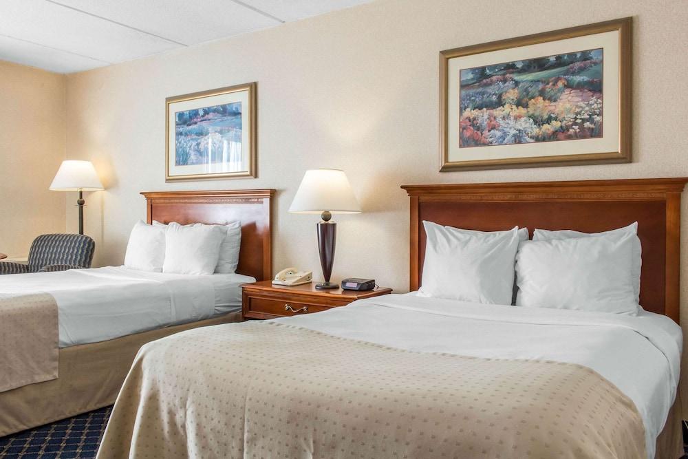 Clarion Hotel & Conference Center Ronkonkoma MacArthur Airport