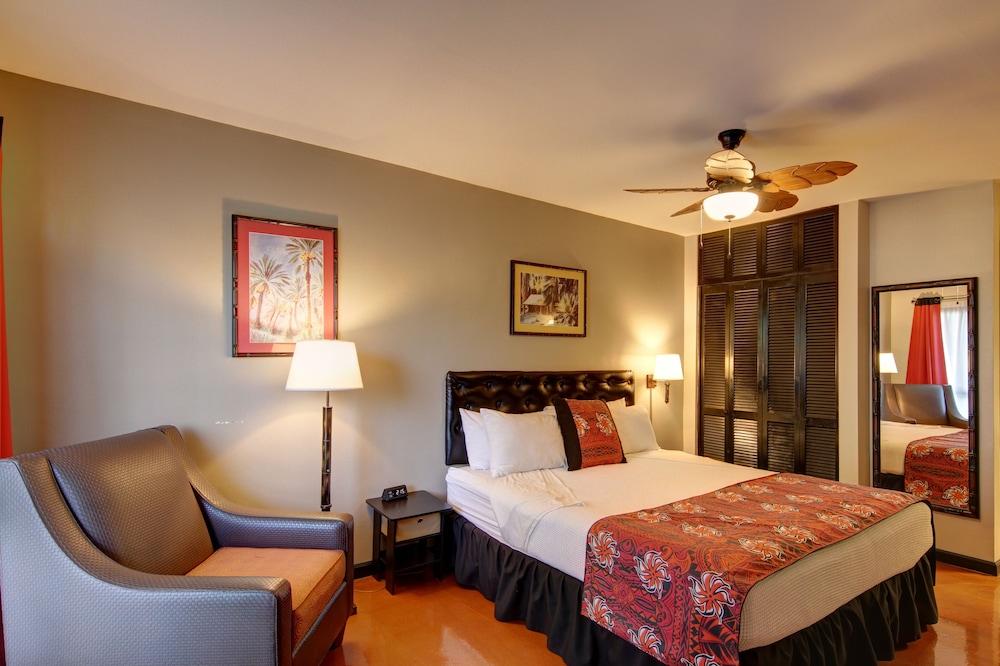 Caliente Tropics Hotel