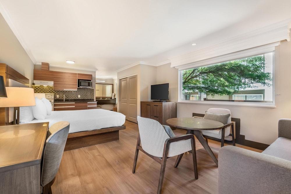 Best Western Plus Burnaby Hotel