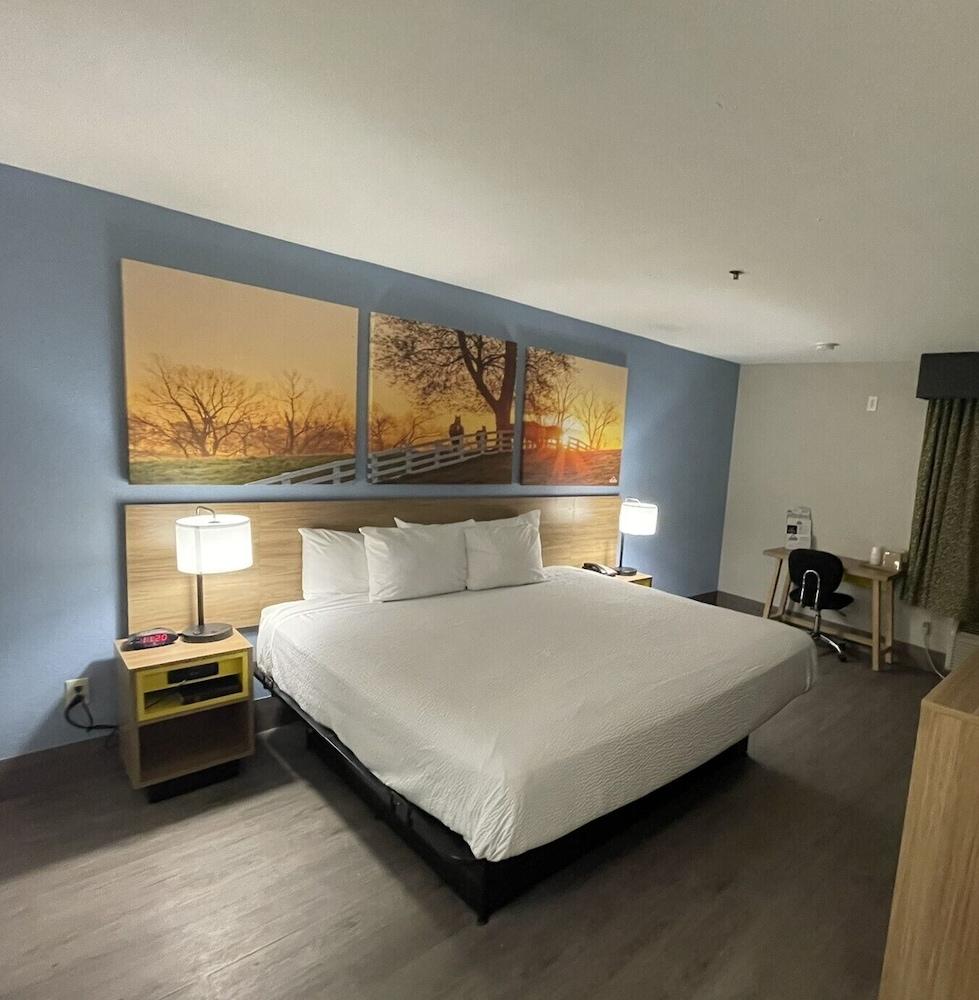 Days Inn by Wyndham Shawnee