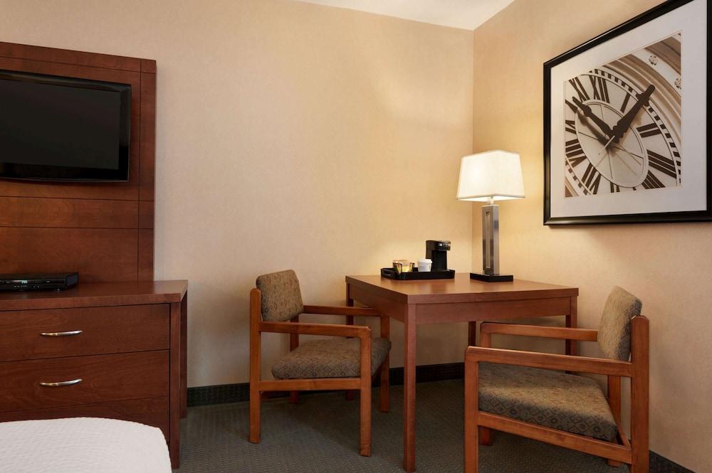 Days Inn by Wyndham Guelph