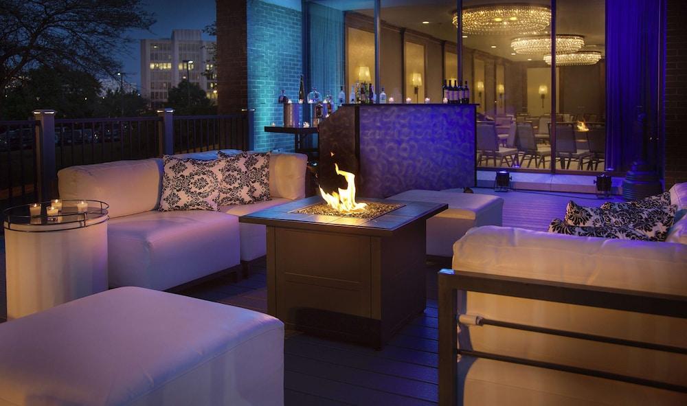 DoubleTree by Hilton Chicago - Oak Brook