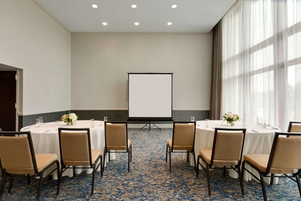 Embassy Suites by Hilton Boston Waltham