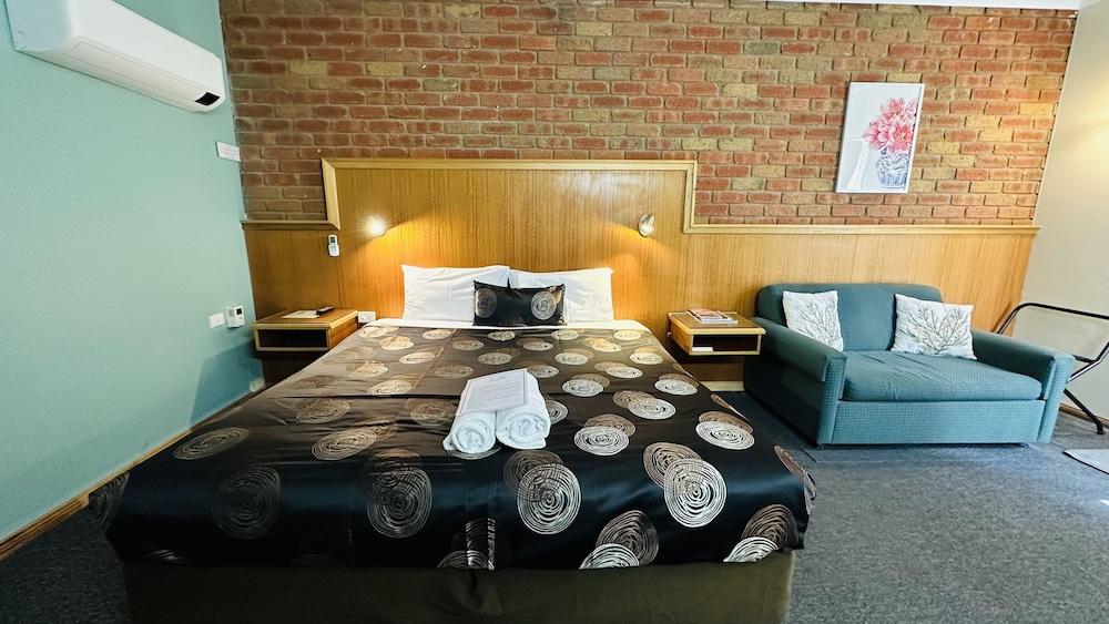 Early Australian Motor Inn