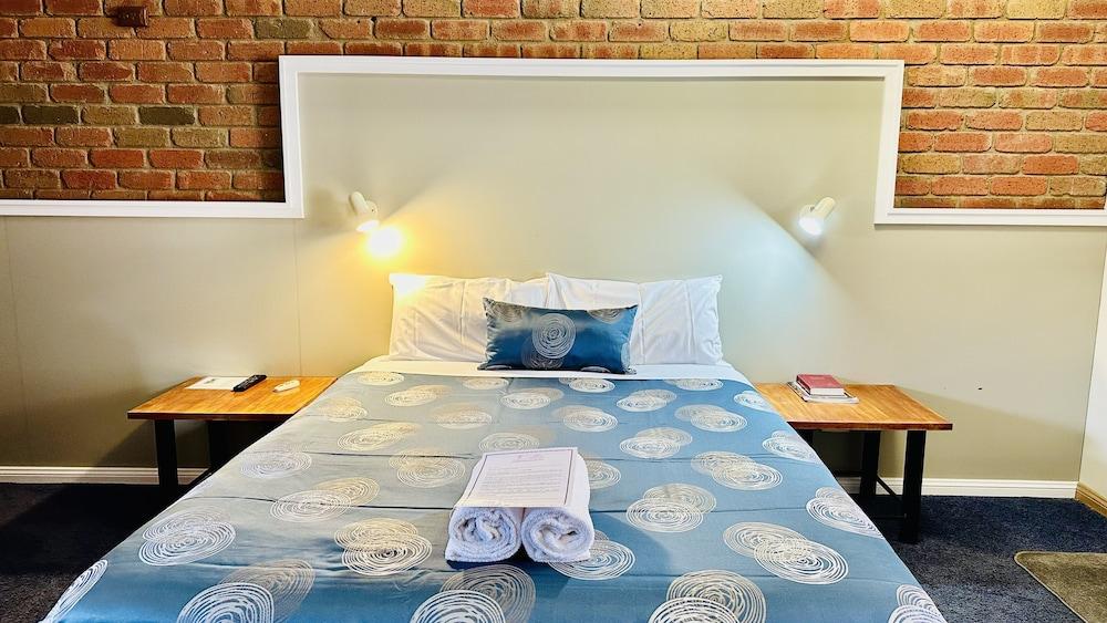 Early Australian Motor Inn