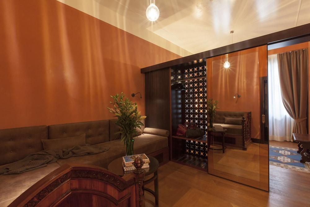 Hotel Saturnia & International