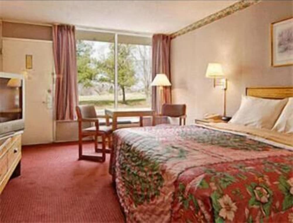 Days Inn by Wyndham White House